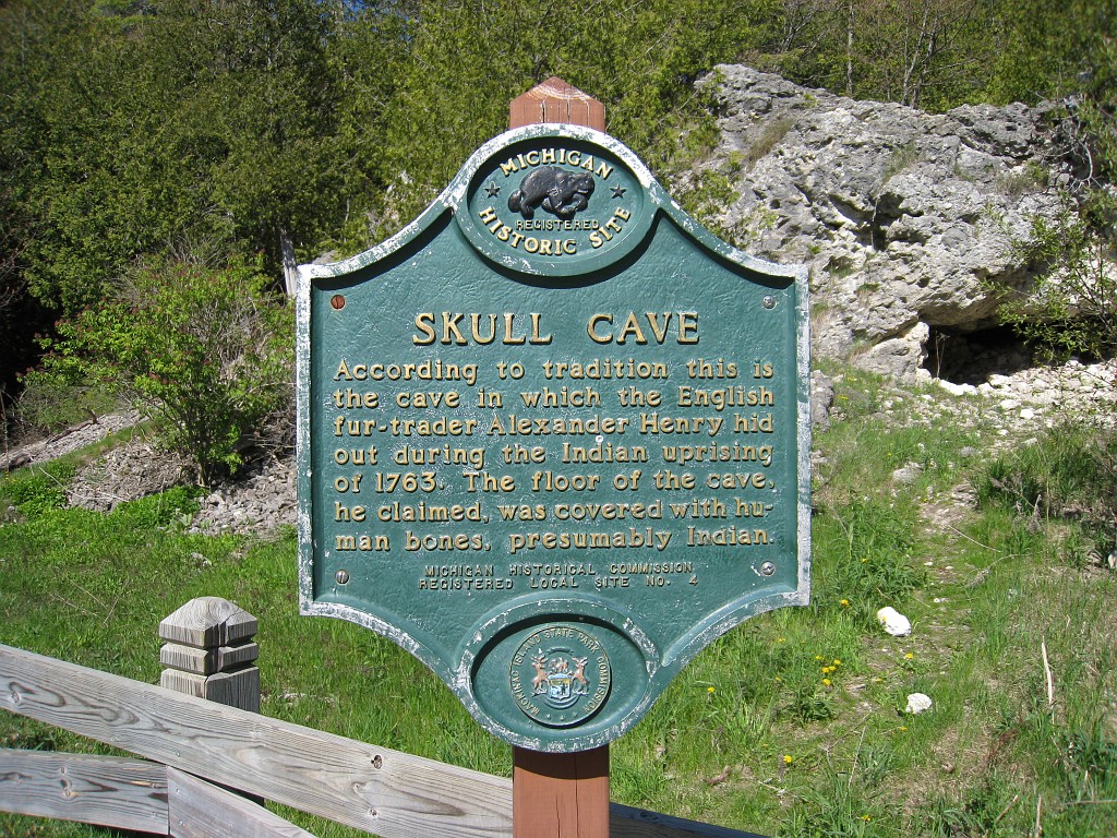 Mackinaw Island Area May 2008 0865.jpg - May 24 2008 a trip to Mackinac City for a 5 M race and a visit to Mackinac Island. A day to the UP, Paradise, Whitefish Point and Tahquamen Falls. This was followed by trips to Petoskey and Charlevoix.